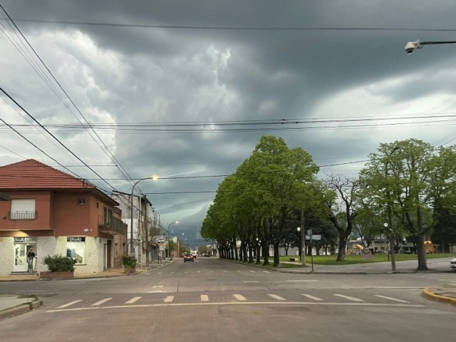 Rige una alerta amarilla por fuertes vientos para la Ciudad